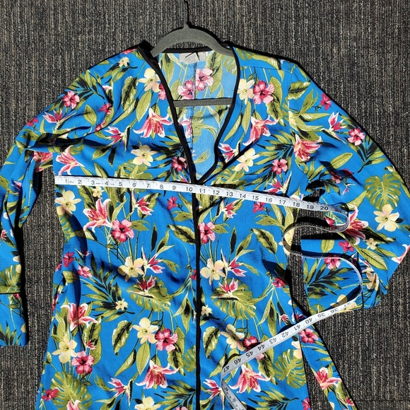 Passport | Floral Print | Wrap Dress Robe | Size Large - Picture 9 of 9